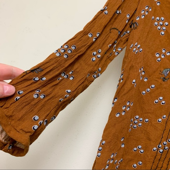 Hinge Peasant Blouse - Picture 7 of 10